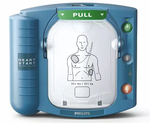 Defibrillator HeartStart HS1 2 Blauer Defibrillator mit Skizze auf der Vorderseite eines Menschen und drei Knöpfe auf der rechten Seite.