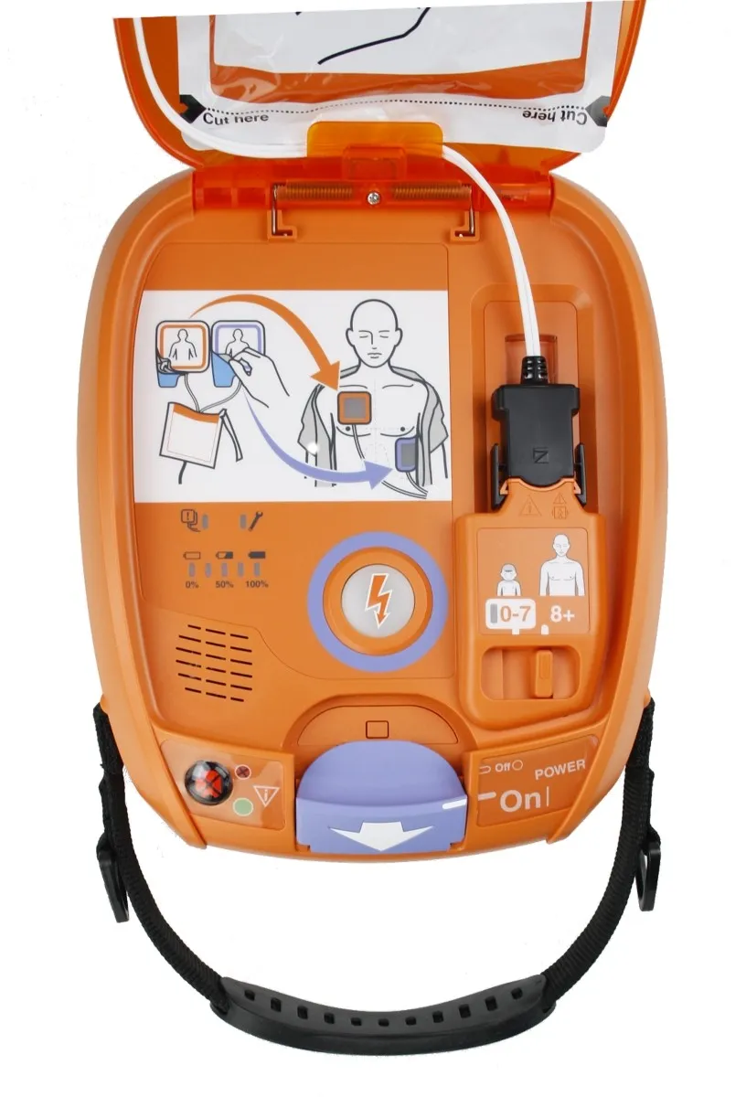 Defibrillator Cardiolife AED 3100 orange 5 Geöffneter orangener Defibrillator mit schwarzem Griff von der Vorderseite.
