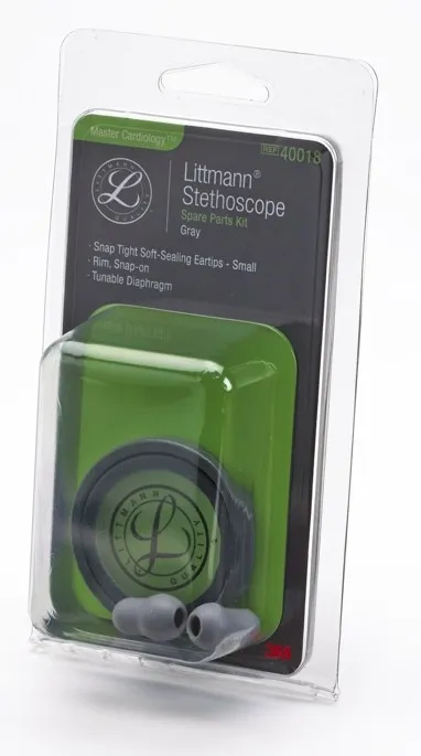 Littmann Ersatzteile Set Master Cardiology schwarz 2 Ersatzteile-Set in schwarz in der Verpackung mit weichen Ohroliven, Dual-Frequency-Membran und Kälteschutzring.